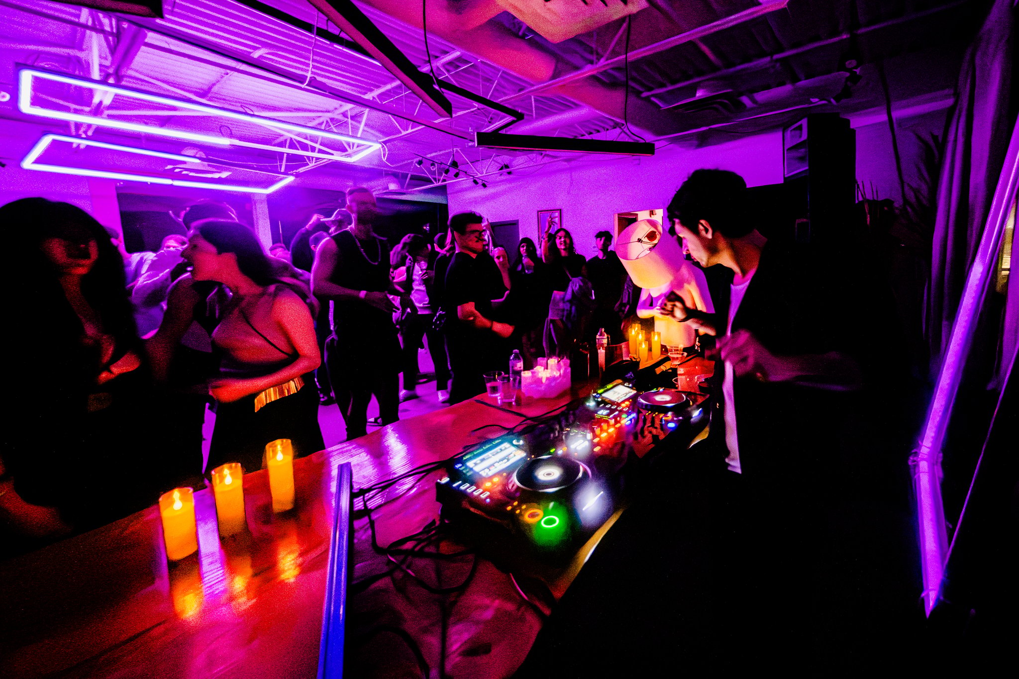 Tiago De Renor performing at Overground, Vancouver, BC - concert photography by Michael Caswell
