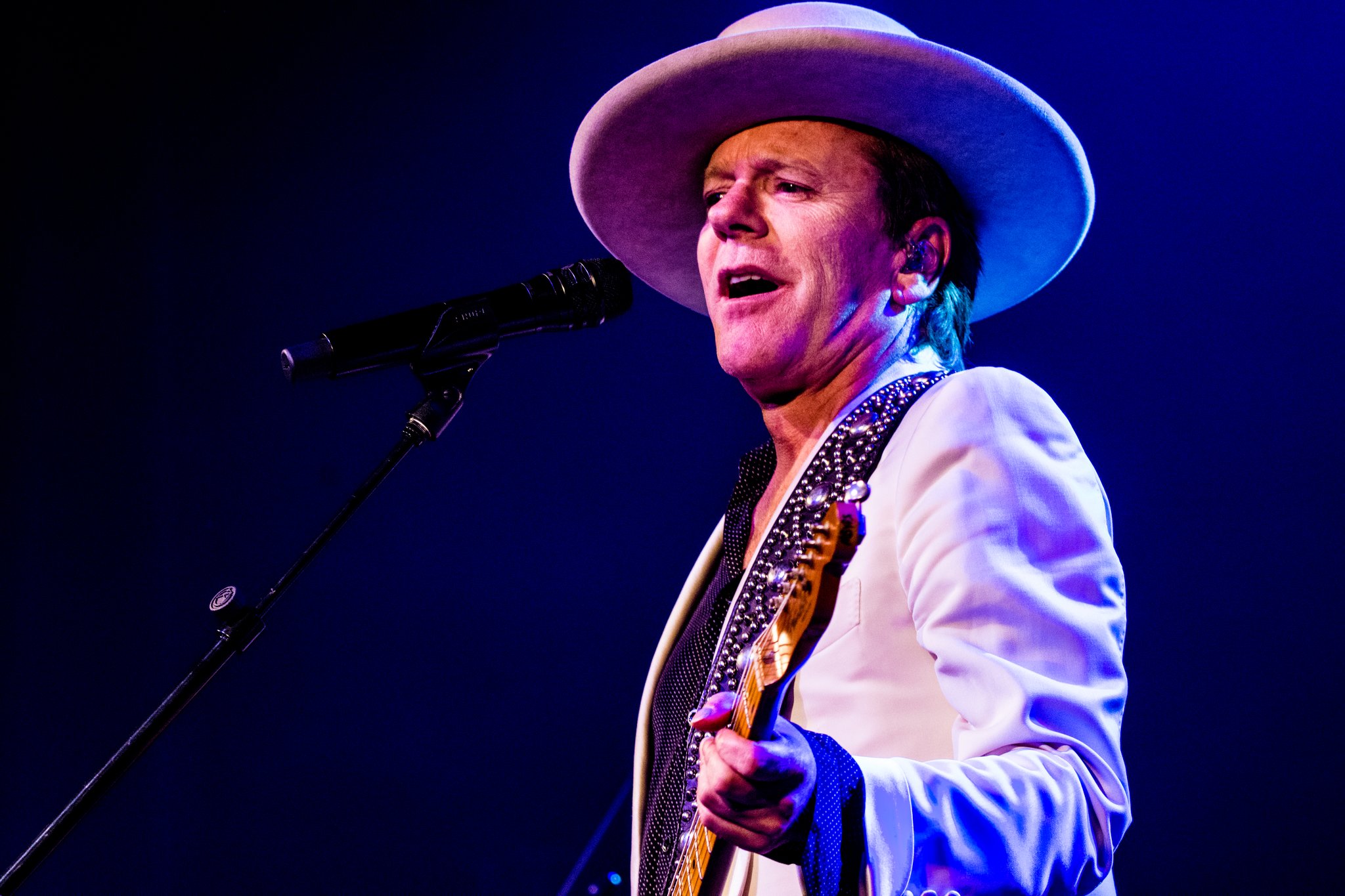 Kiefer Sutherland - photo 1