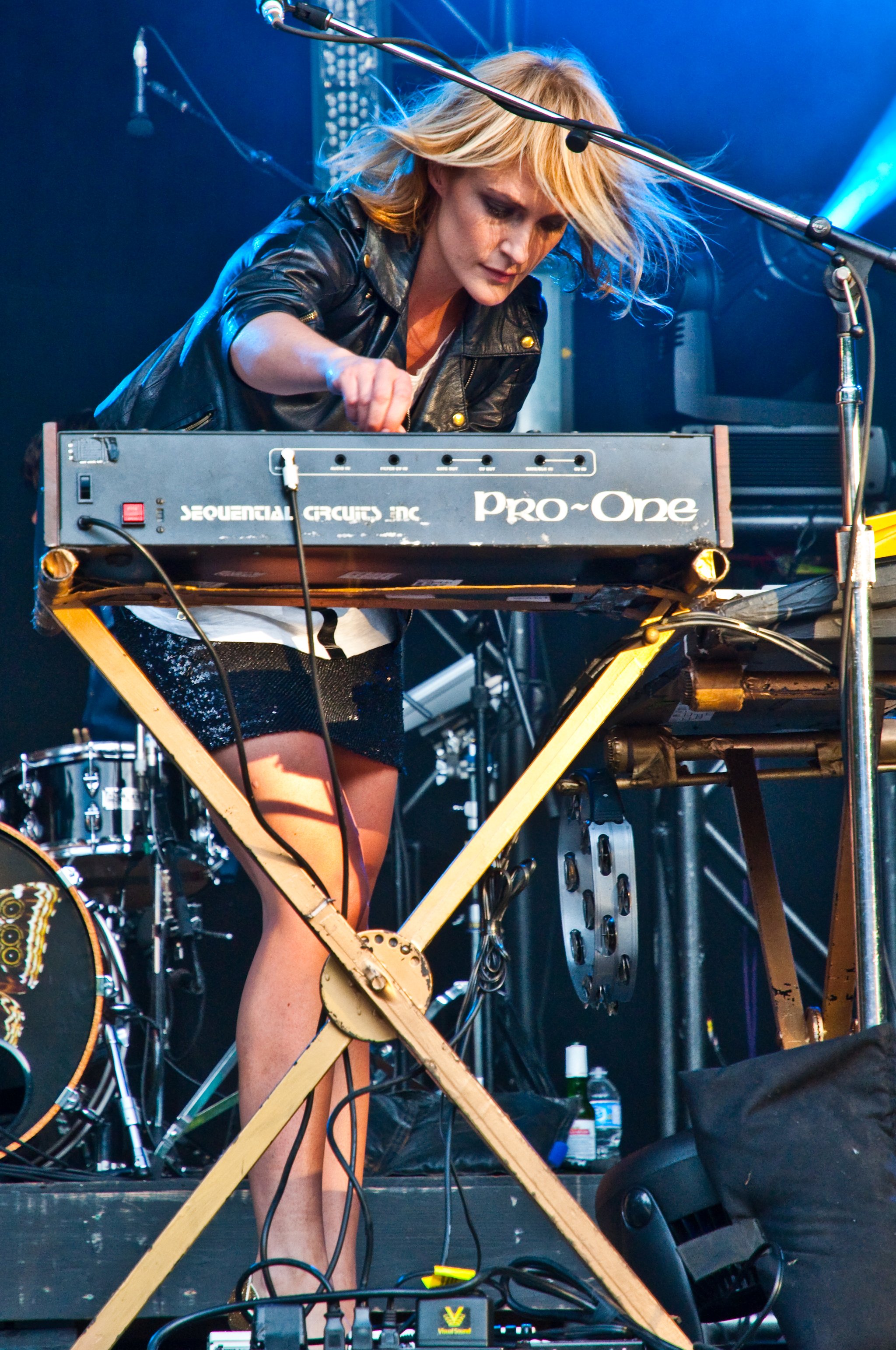 Metric - photo 3