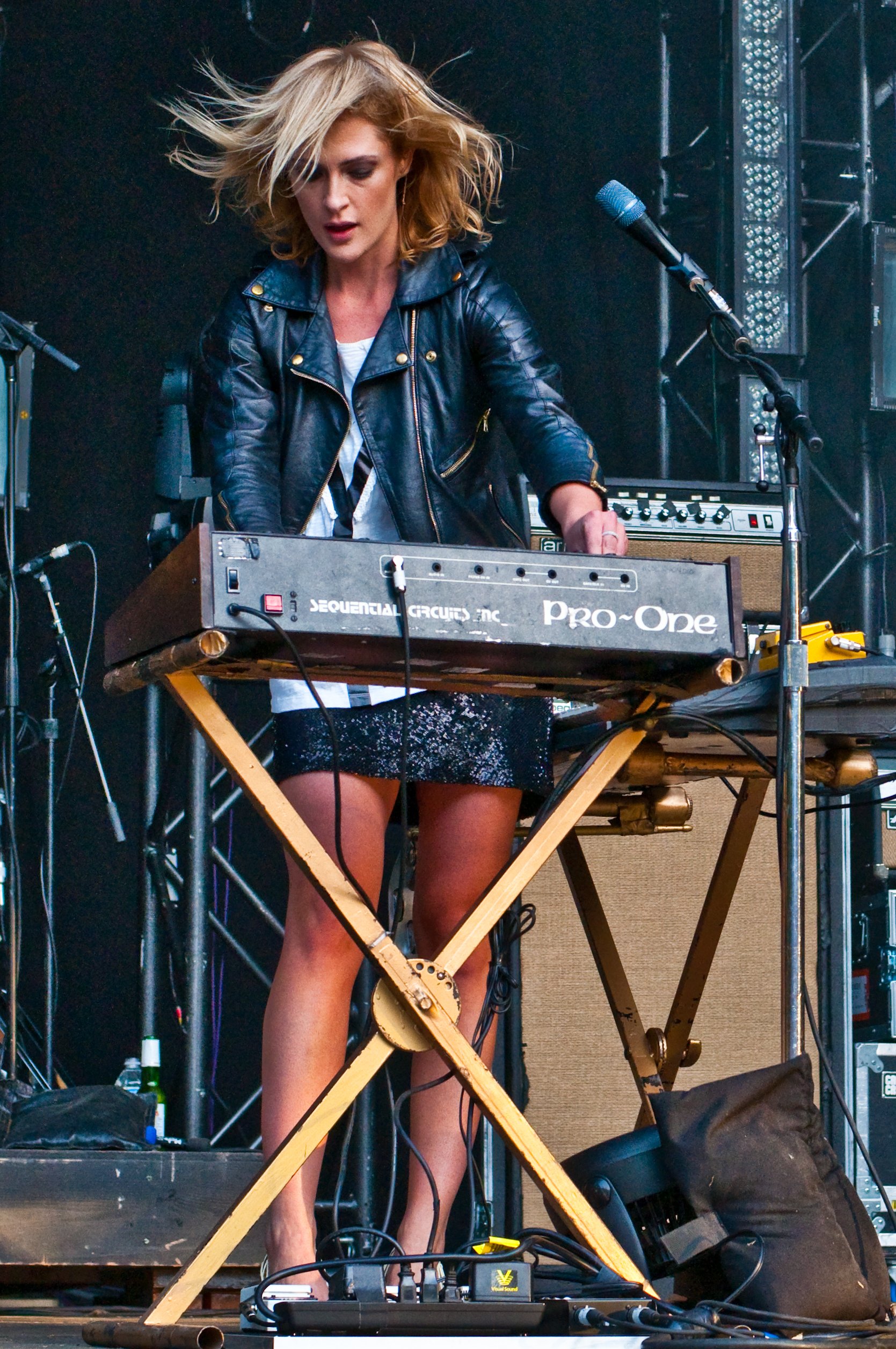 Metric - photo 9