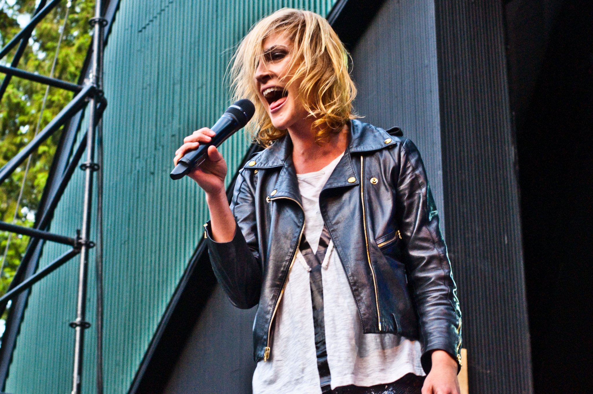 Metric - photo 16