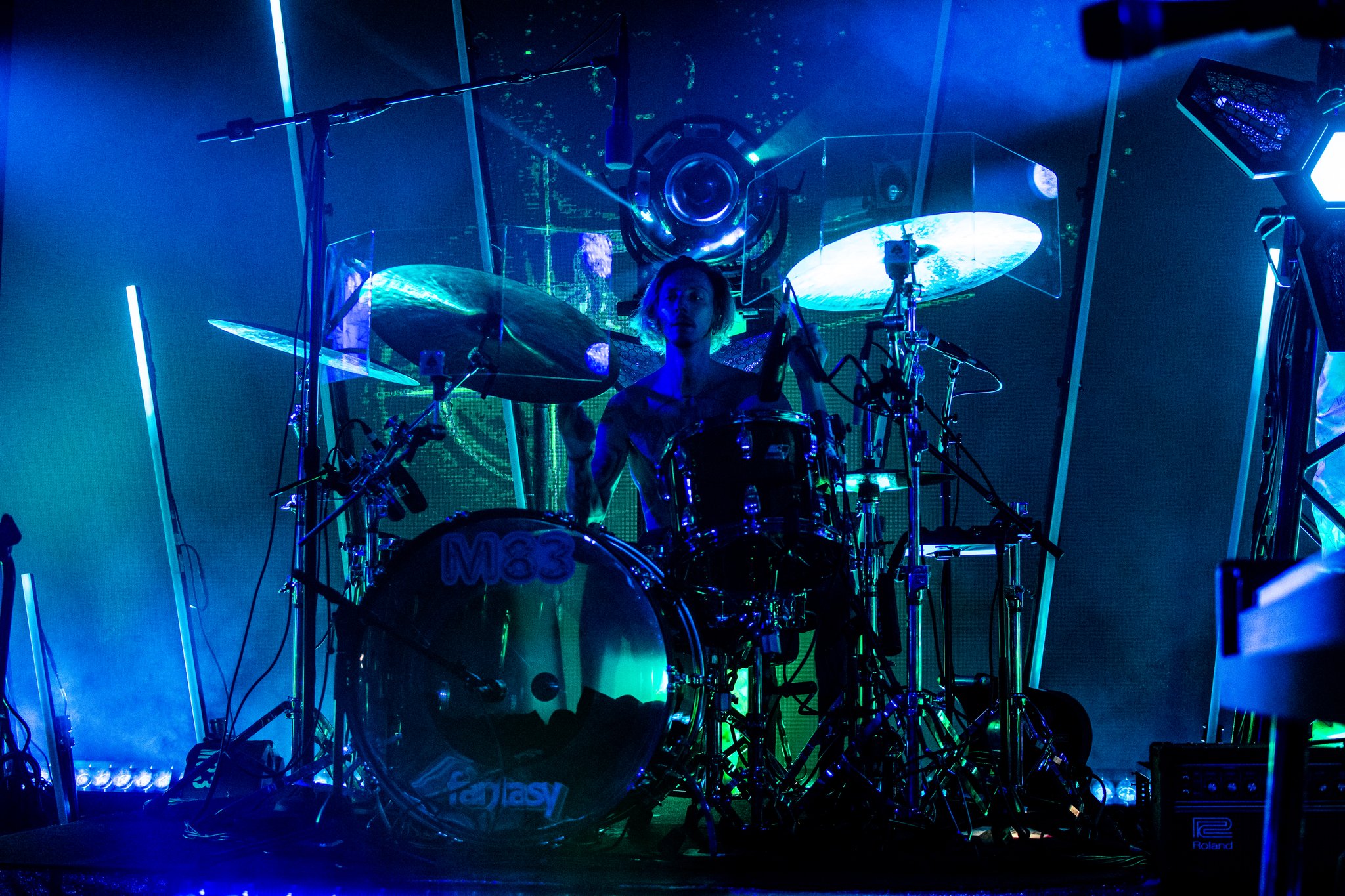 M83 - photo 19