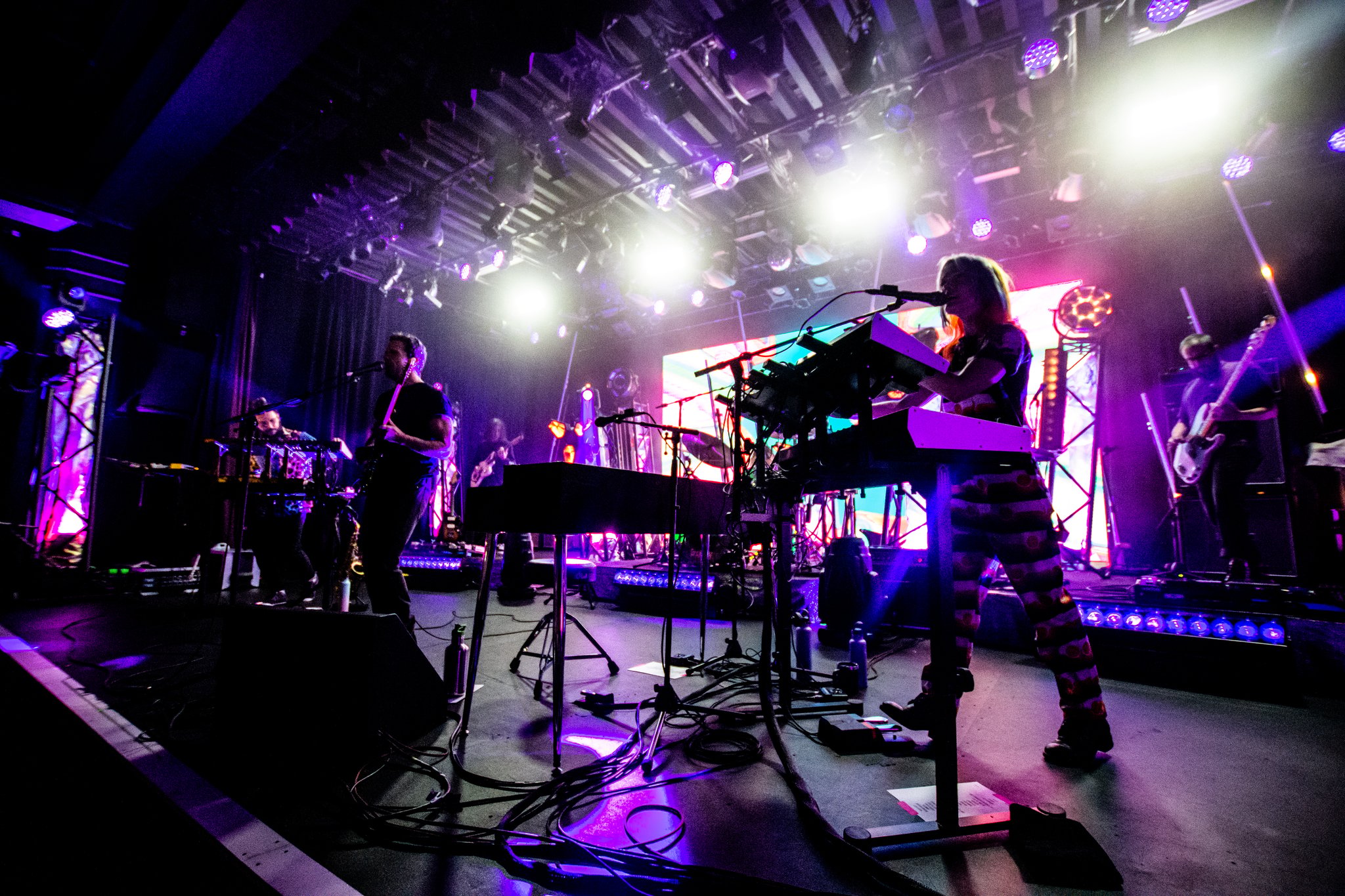M83 - photo 20