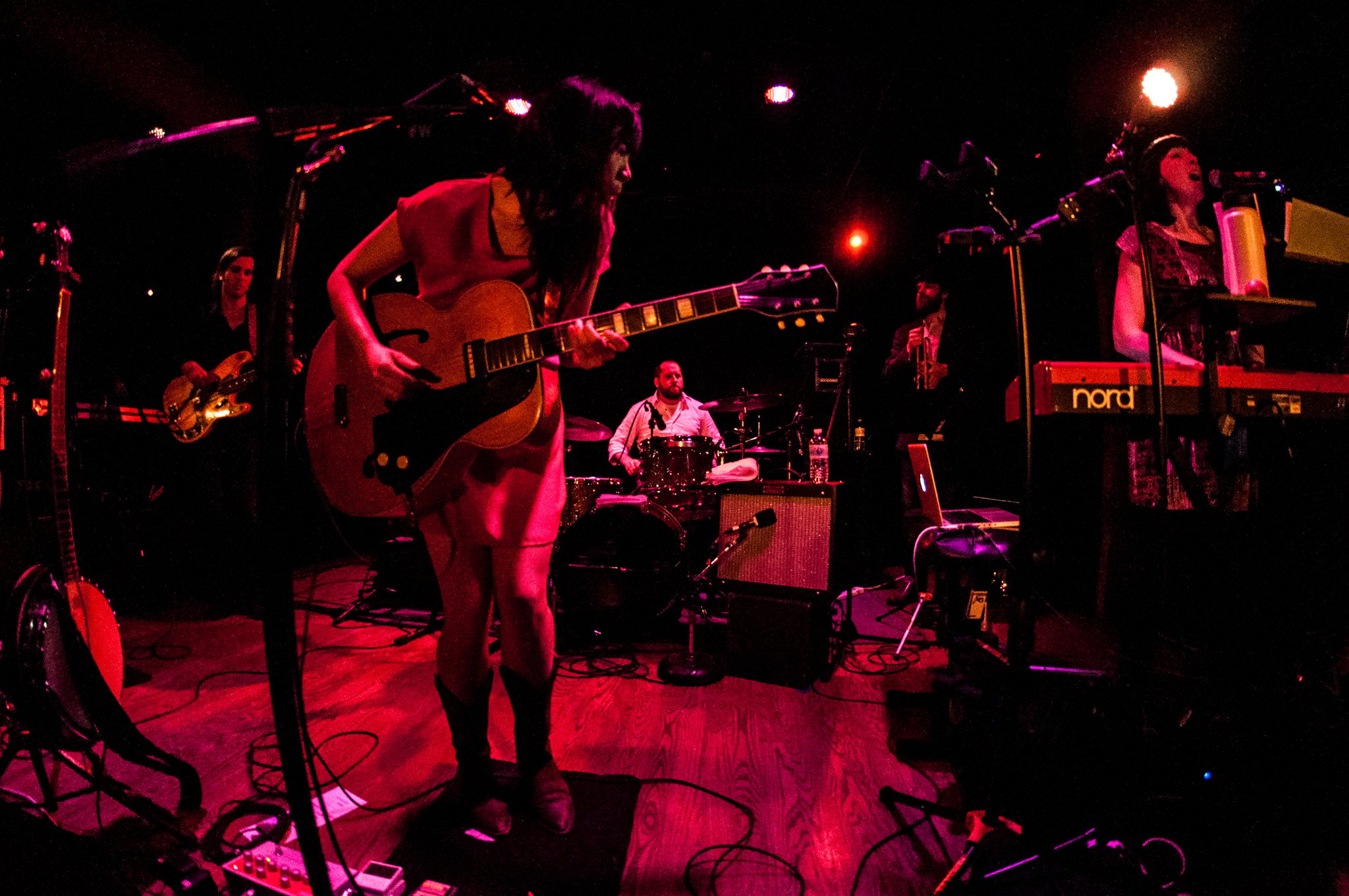 Thao and the Get Down, Stay Down - photo 3
