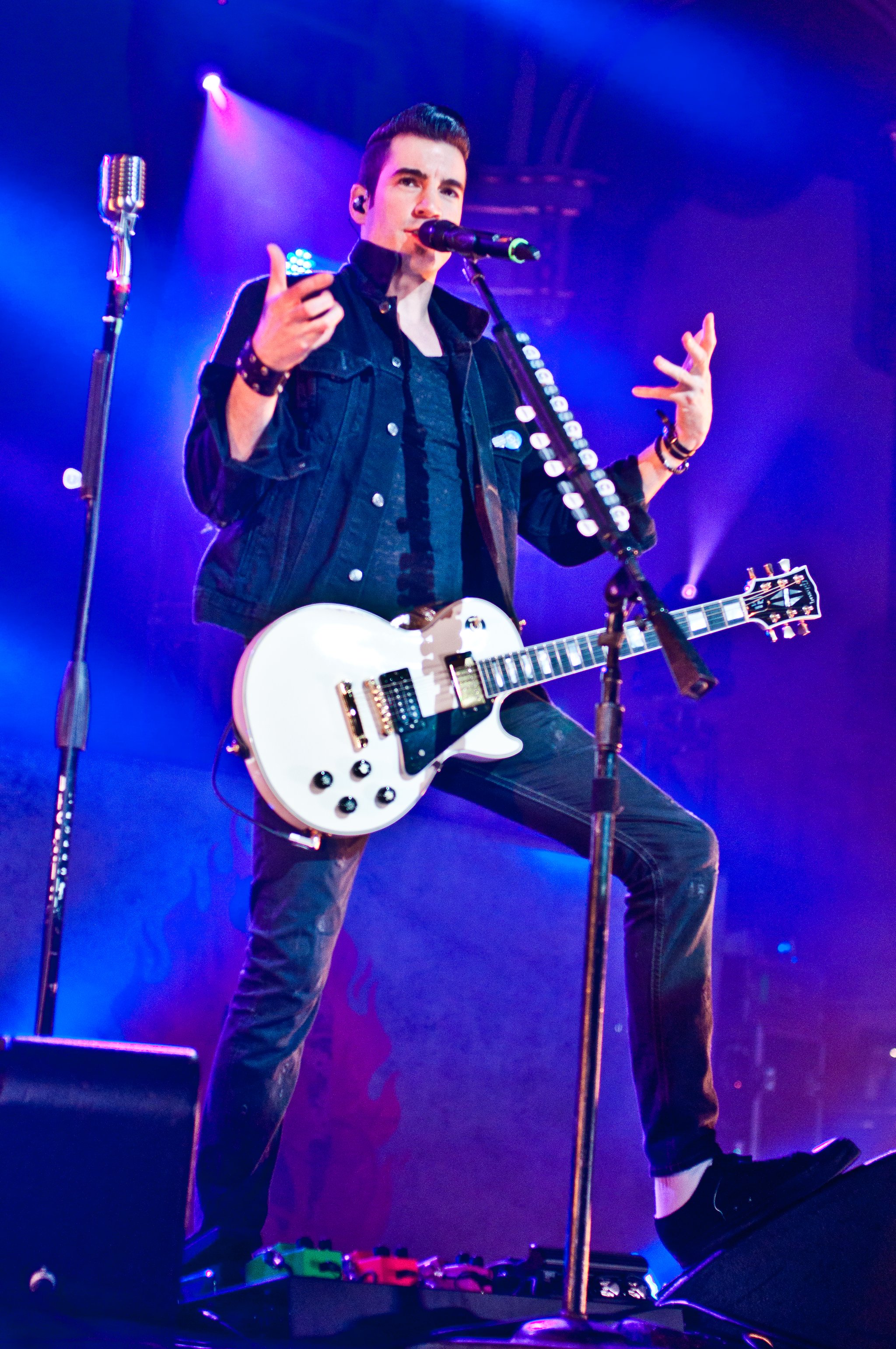 Theory Of A Deadman - photo 1