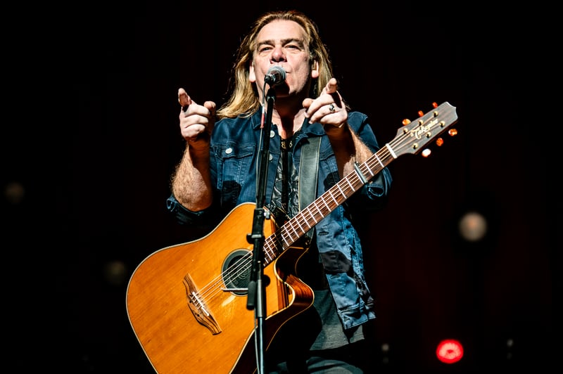 Alan Doyle live at Orpheum Theatre, Vancouver, 2026-03-25 - concert photo 3 of 11