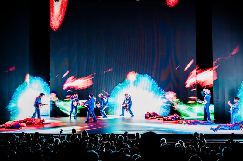 David Byrne live at Queen Elizabeth Theatre, Vancouver, 2026-04-04 - concert photo 17 of 18