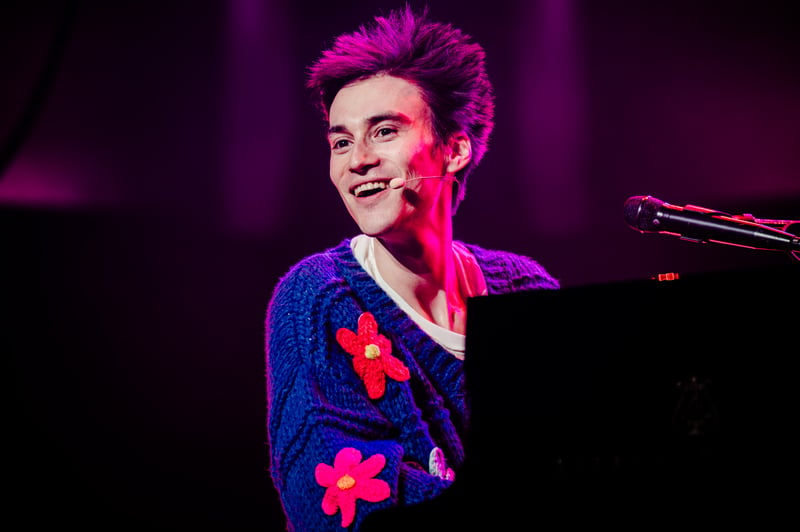 Jacob Collier live at Orpheum Theatre, Vancouver, 2026-04-10 - concert photo 7 of 32