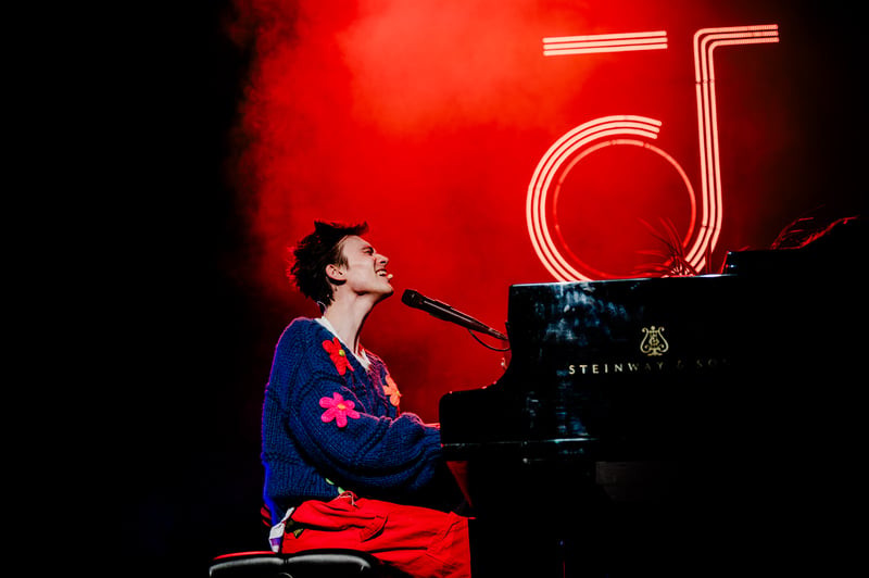 Jacob Collier live at Orpheum Theatre, Vancouver, 2026-04-10 - concert photo 10 of 32