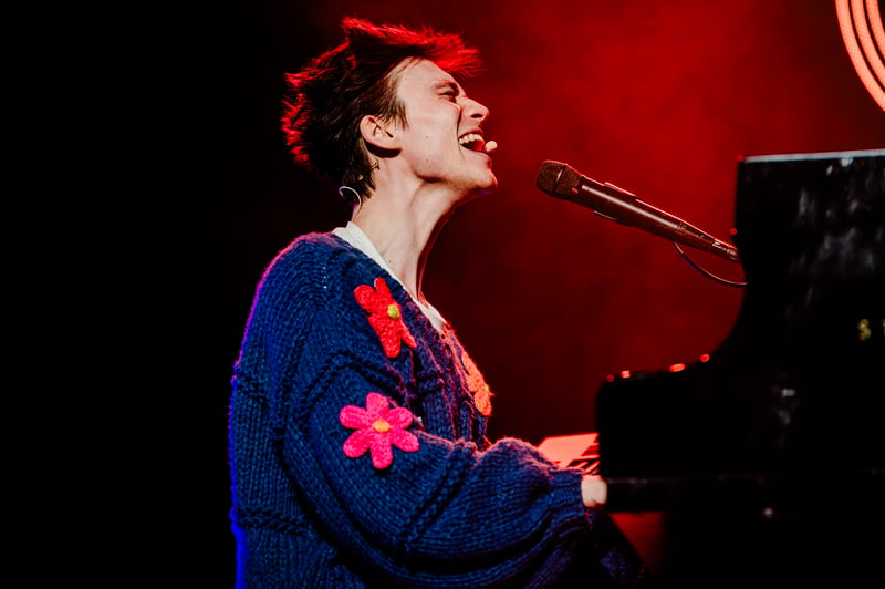 Jacob Collier live at Orpheum Theatre, Vancouver, 2026-04-10 - concert photo 13 of 32