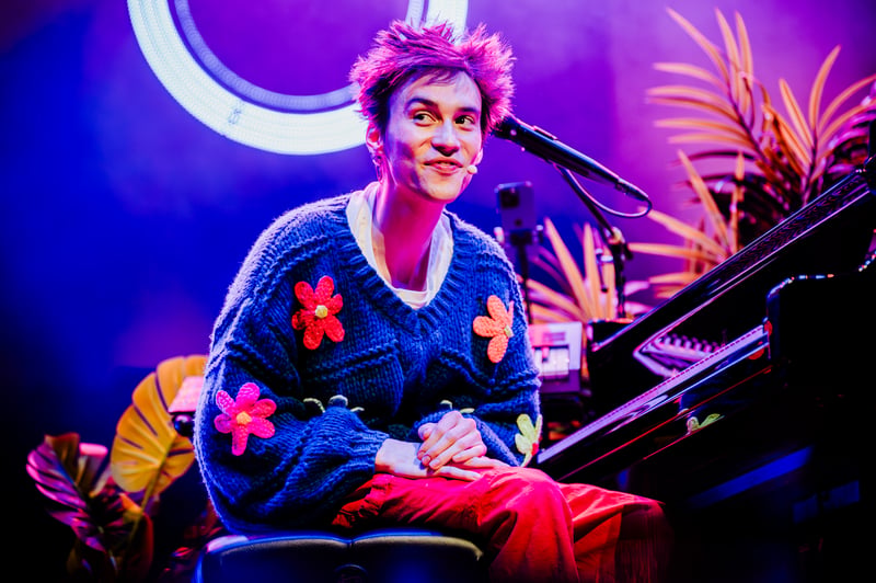Jacob Collier live at Orpheum Theatre, Vancouver, 2026-04-10 - concert photo 18 of 32