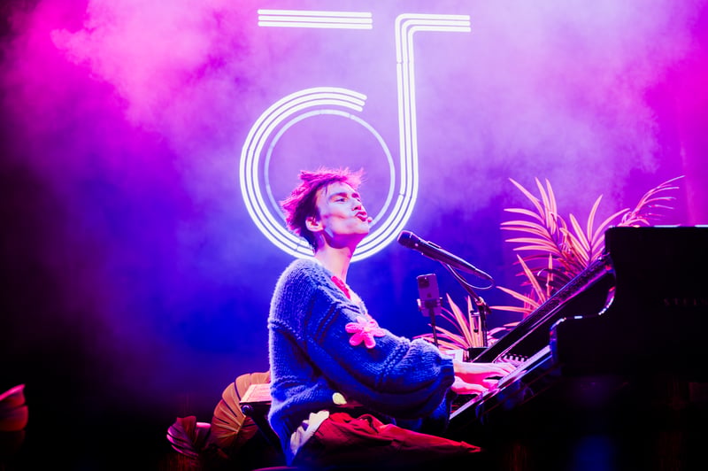 Jacob Collier live at Orpheum Theatre, Vancouver, 2026-04-10 - concert photo 20 of 32