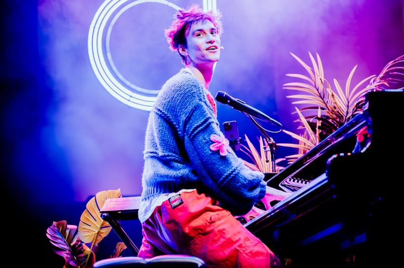 Jacob Collier live at Orpheum Theatre, Vancouver, 2026-04-10 - concert photo 21 of 32
