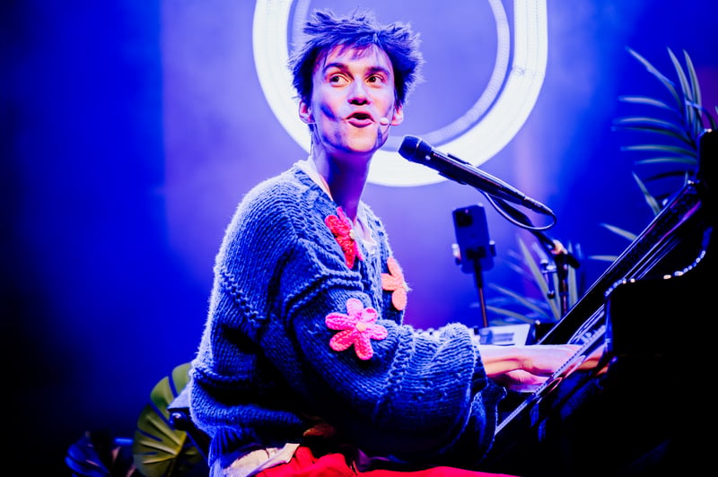 Jacob Collier live at Orpheum Theatre, Vancouver, 2026-04-10 - concert photo 23 of 32