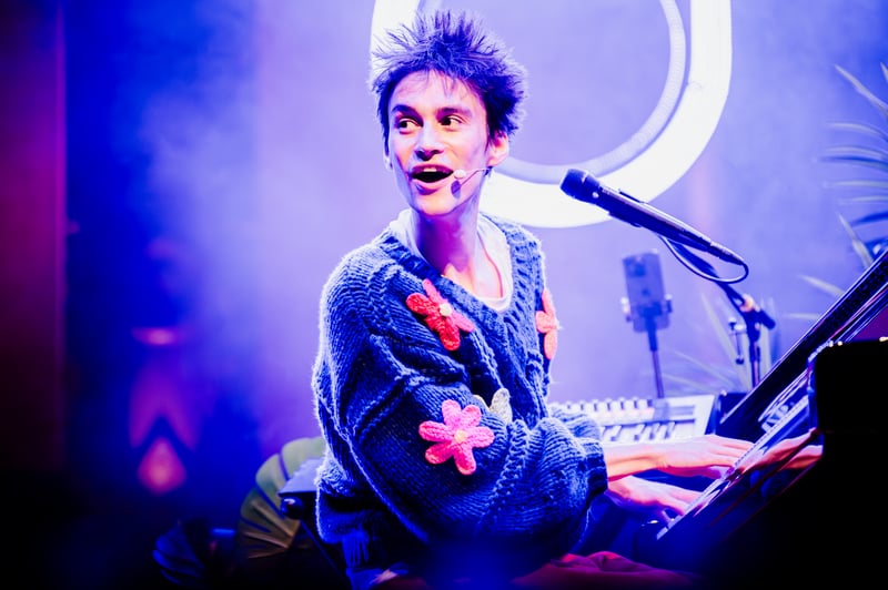 Jacob Collier live at Orpheum Theatre, Vancouver, 2026-04-10 - concert photo 24 of 32