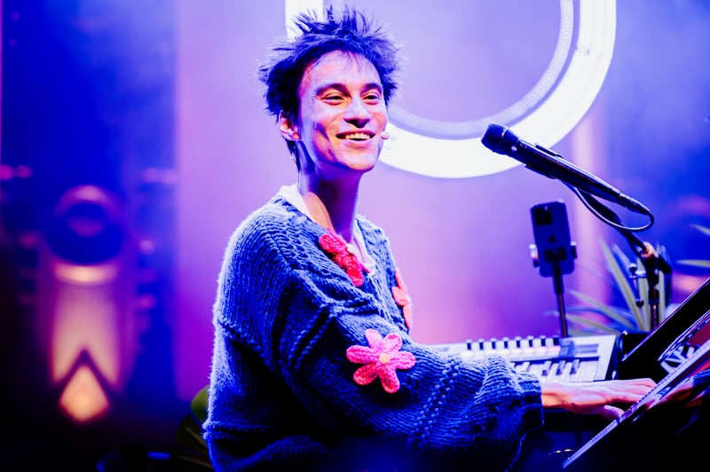 Jacob Collier live at Orpheum Theatre, Vancouver, 2026-04-10 - concert photo 27 of 32