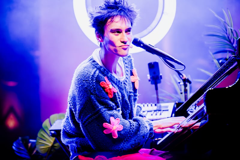 Jacob Collier live at Orpheum Theatre, Vancouver, 2026-04-10 - concert photo 28 of 32