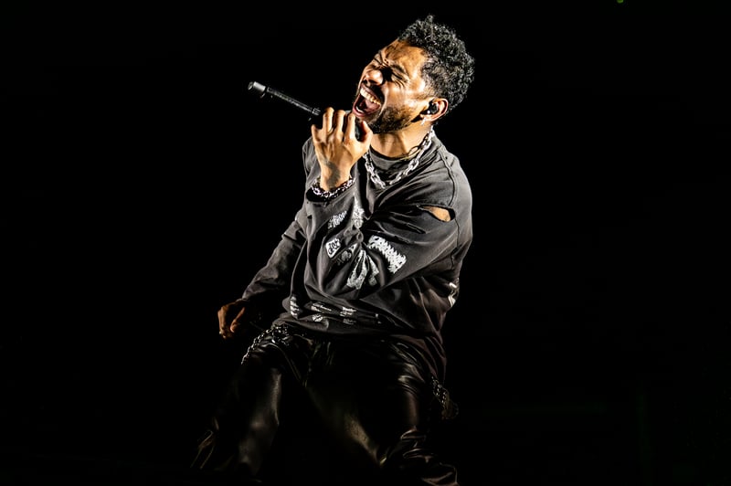 Miguel live at Doug Mitchell Thunderbird Sports Centre, Vancouver, 2026-03-10 - concert photo 2 of 29