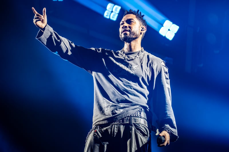 Miguel live at Doug Mitchell Thunderbird Sports Centre, Vancouver, 2026-03-10 - concert photo 6 of 29