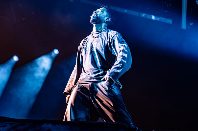Miguel live at Doug Mitchell Thunderbird Sports Centre, Vancouver, 2026-03-10 - concert photo 8 of 29