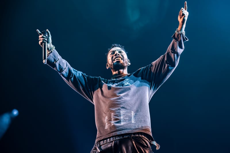 Miguel live at Doug Mitchell Thunderbird Sports Centre, Vancouver, 2026-03-10 - concert photo 10 of 29