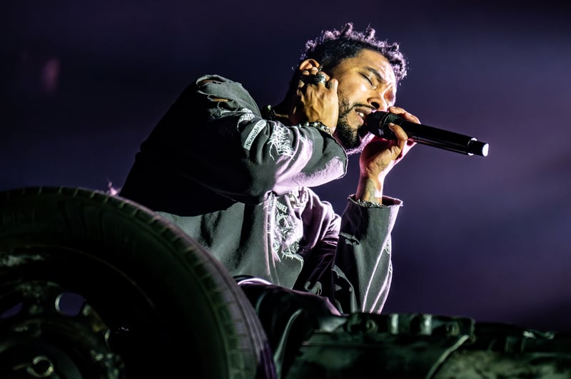 Miguel live at Doug Mitchell Thunderbird Sports Centre, Vancouver, 2026-03-10 - concert photo 11 of 29