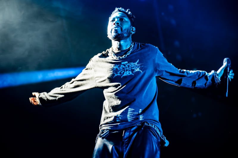 Miguel live at Doug Mitchell Thunderbird Sports Centre, Vancouver, 2026-03-10 - concert photo 17 of 29