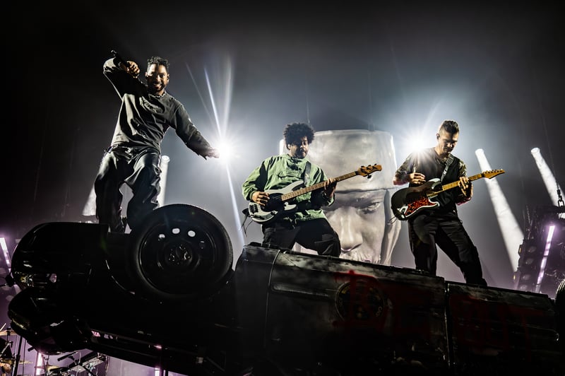 Miguel live at Doug Mitchell Thunderbird Sports Centre, Vancouver, 2026-03-10 - concert photo 18 of 29