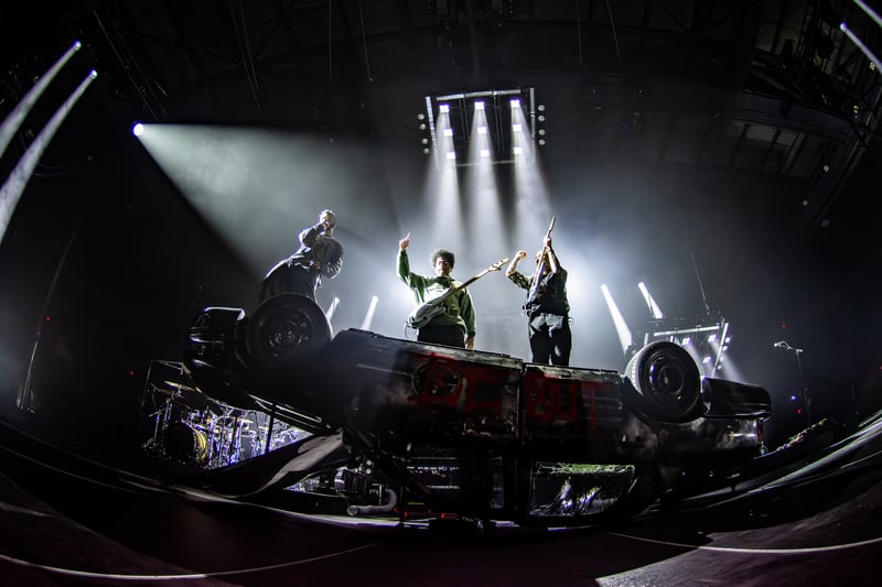 Miguel live at Doug Mitchell Thunderbird Sports Centre, Vancouver, 2026-03-10 - concert photo 20 of 29