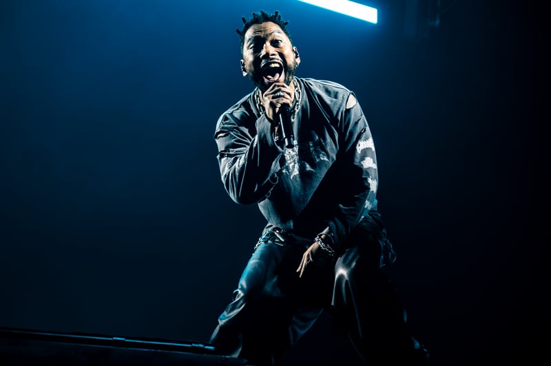 Miguel live at Doug Mitchell Thunderbird Sports Centre, Vancouver, 2026-03-10 - concert photo 21 of 29