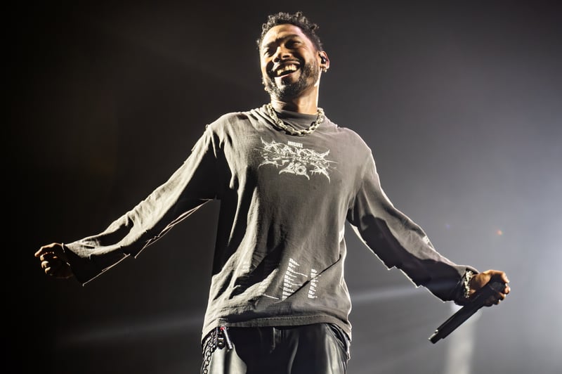 Miguel live at Doug Mitchell Thunderbird Sports Centre, Vancouver, 2026-03-10 - concert photo 23 of 29