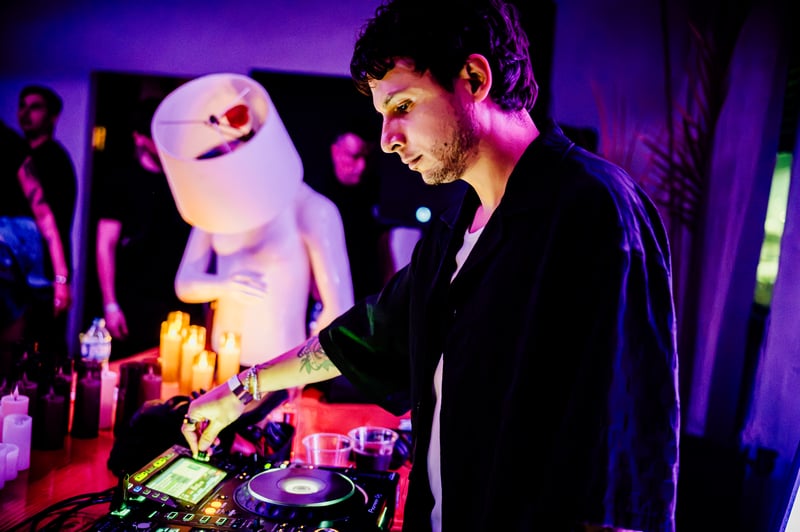 Tiago De Renor live at Overground, Vancouver, 2026-05-03 - concert photo 1 of 10