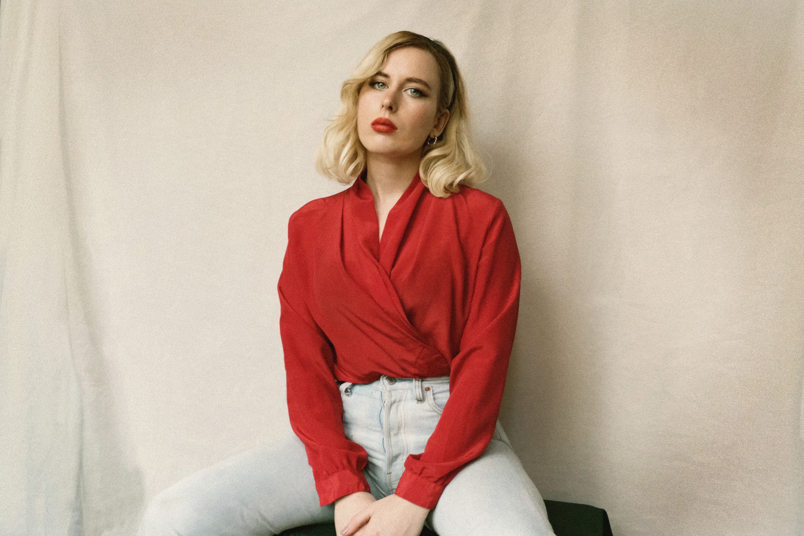 HOLLY MACVE announces new album “Not The Girl” released 16th April via Modern Sky, shares video for “Be My Friend”
