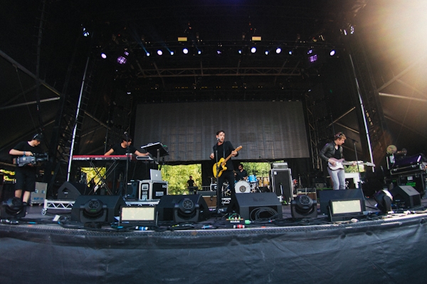 Divine Fits performing at Squamish Festival, Vancouver - concert photography by Michael Caswell
