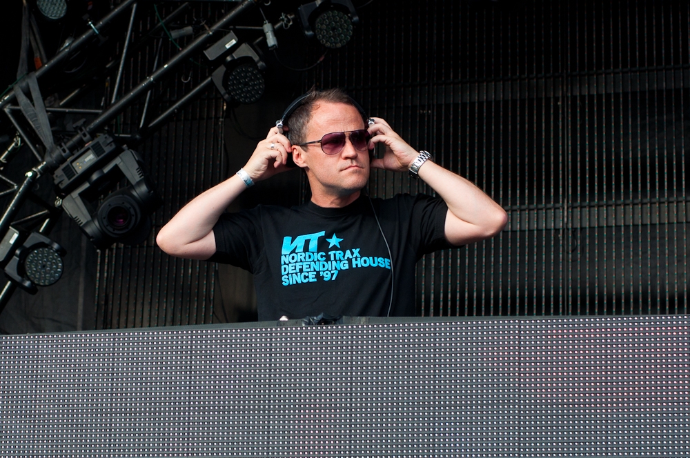 Luke McKeehan performing at Live At Squamish, Vancouver - concert photography by Michael Caswell