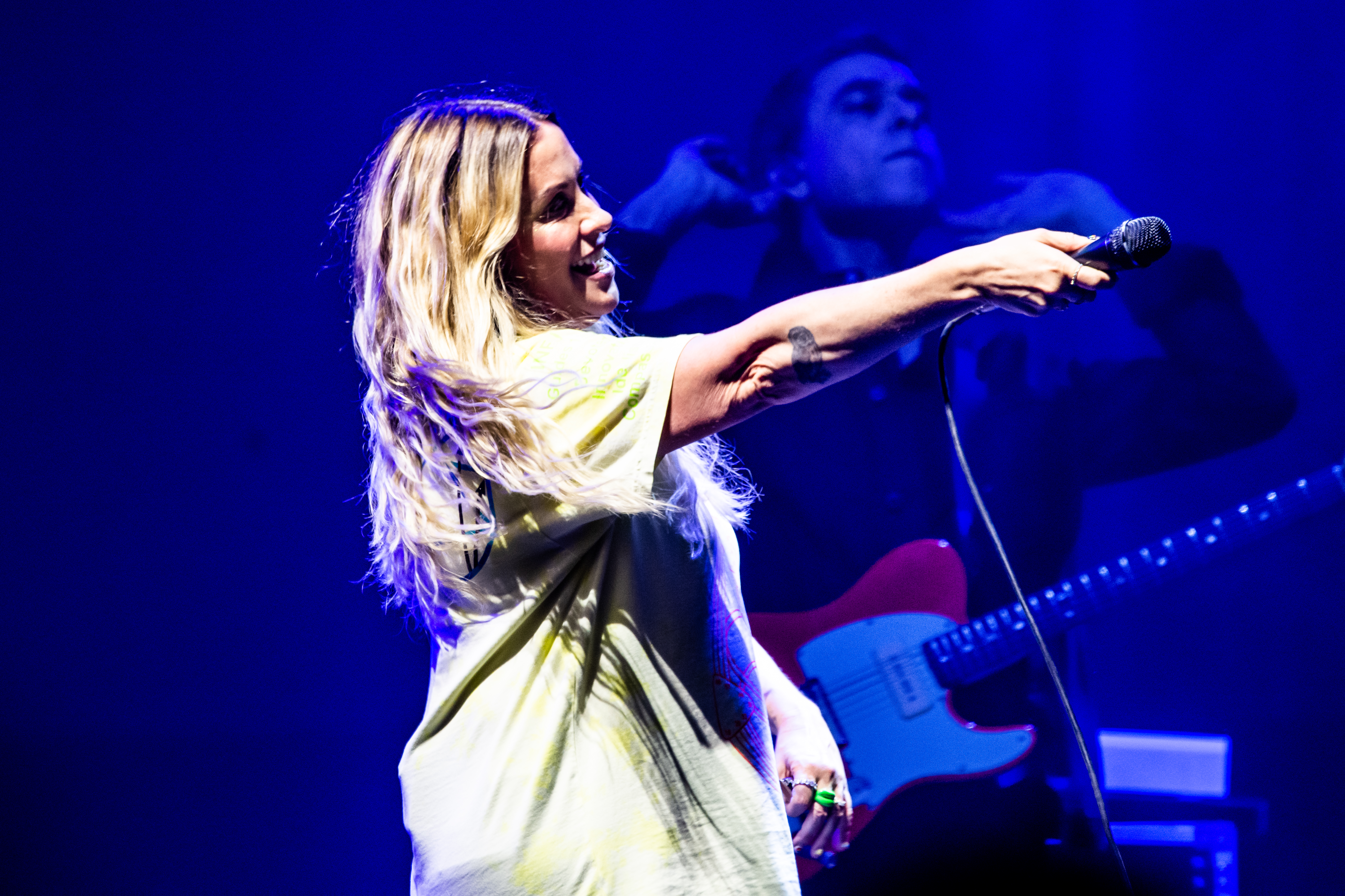 Alanis Morissette performing at Rogers Arena, Vancouver - concert photography by Michael Caswell