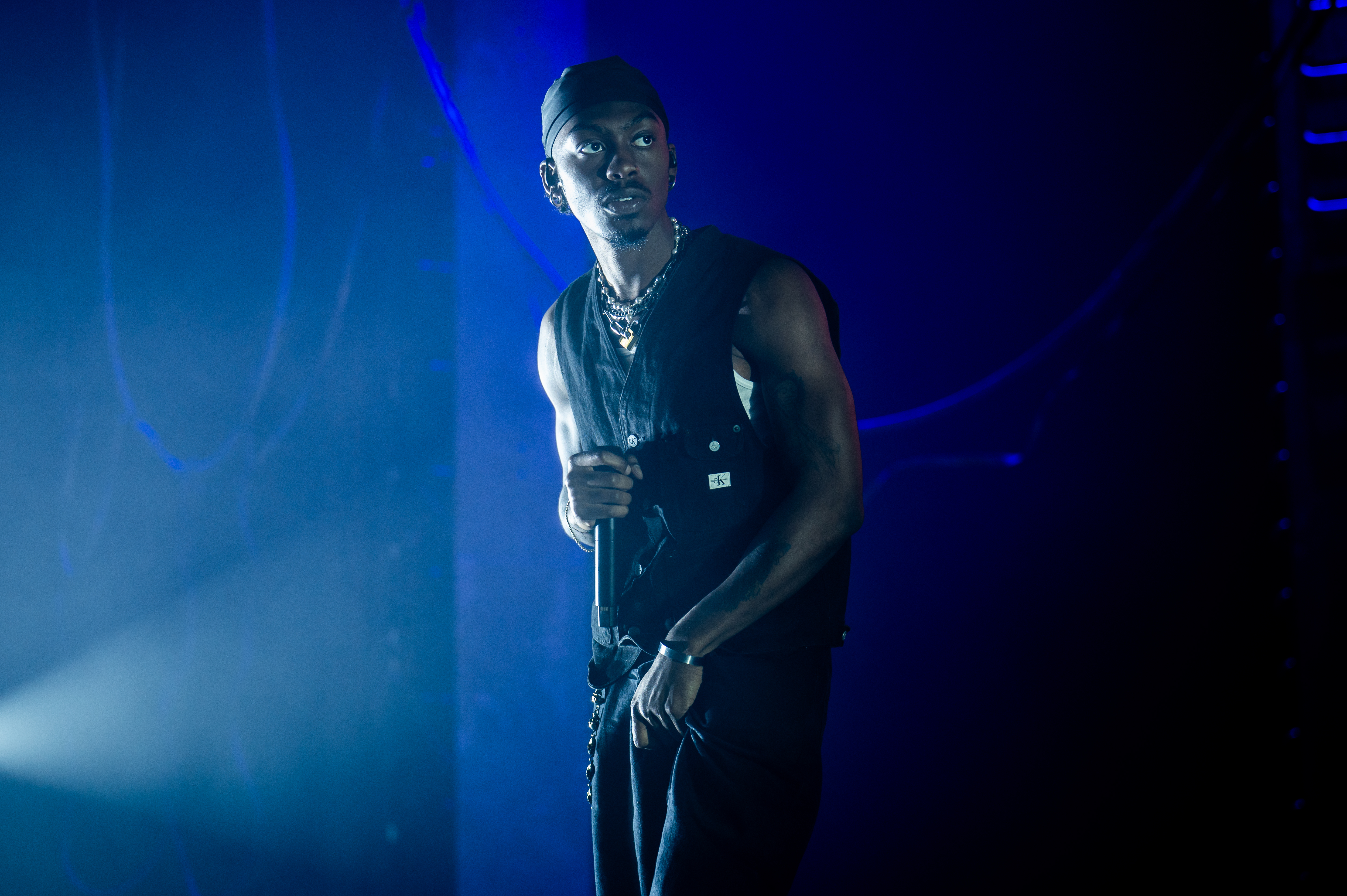 Chase Shakur performing at Doug Mitchell Thunderbird Sports Centre, Vancouver - concert photography by Michael Caswell
