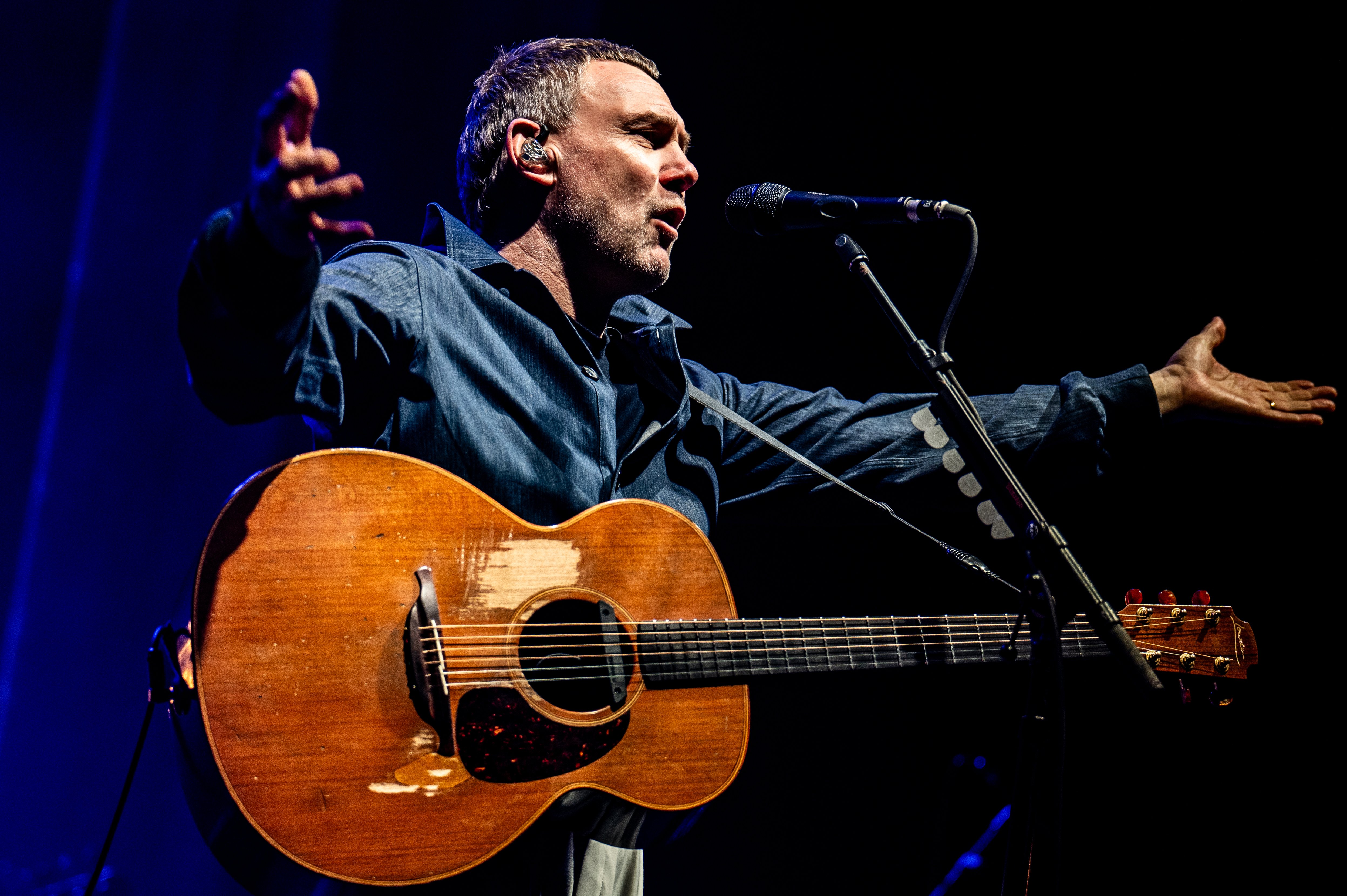 David Gray performing at The Centre, Vancouver - concert photography by Michael Caswell