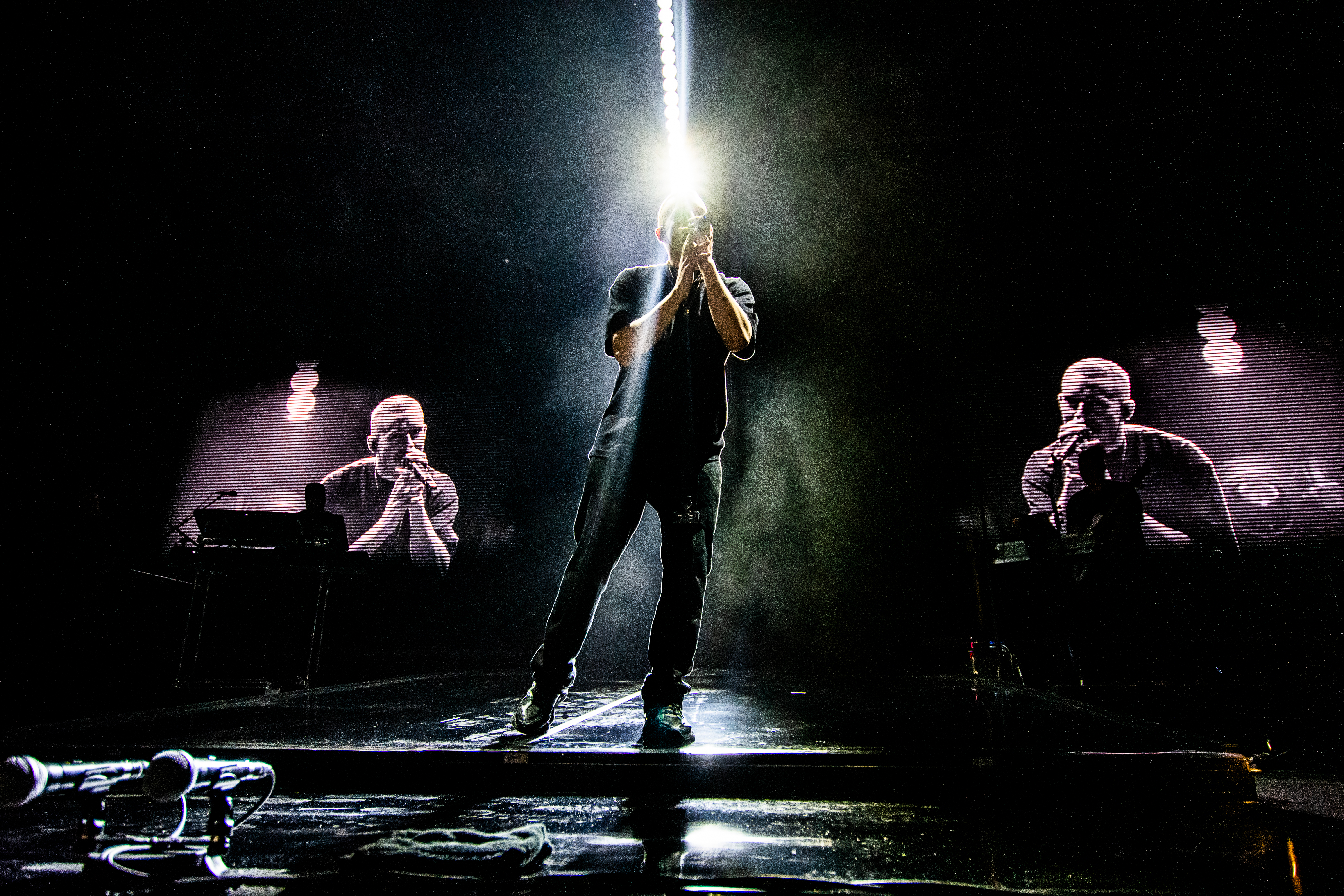 Dermot Kennedy performing at Rogers Arena, Vancouver - concert photography by Michael Caswell
