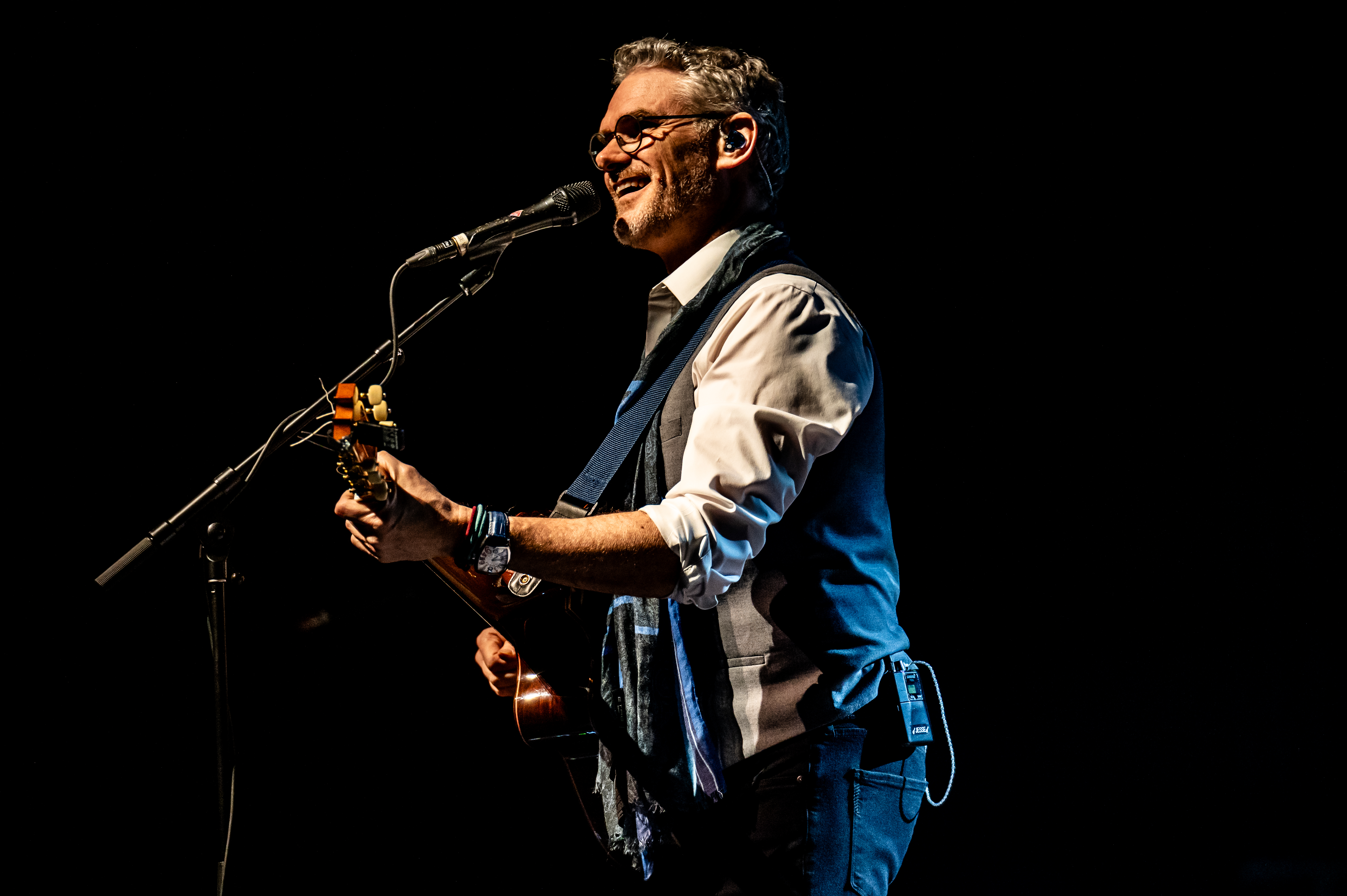 Jesse Cook performing at The Centre, Vancouver - concert photography by Michael Caswell