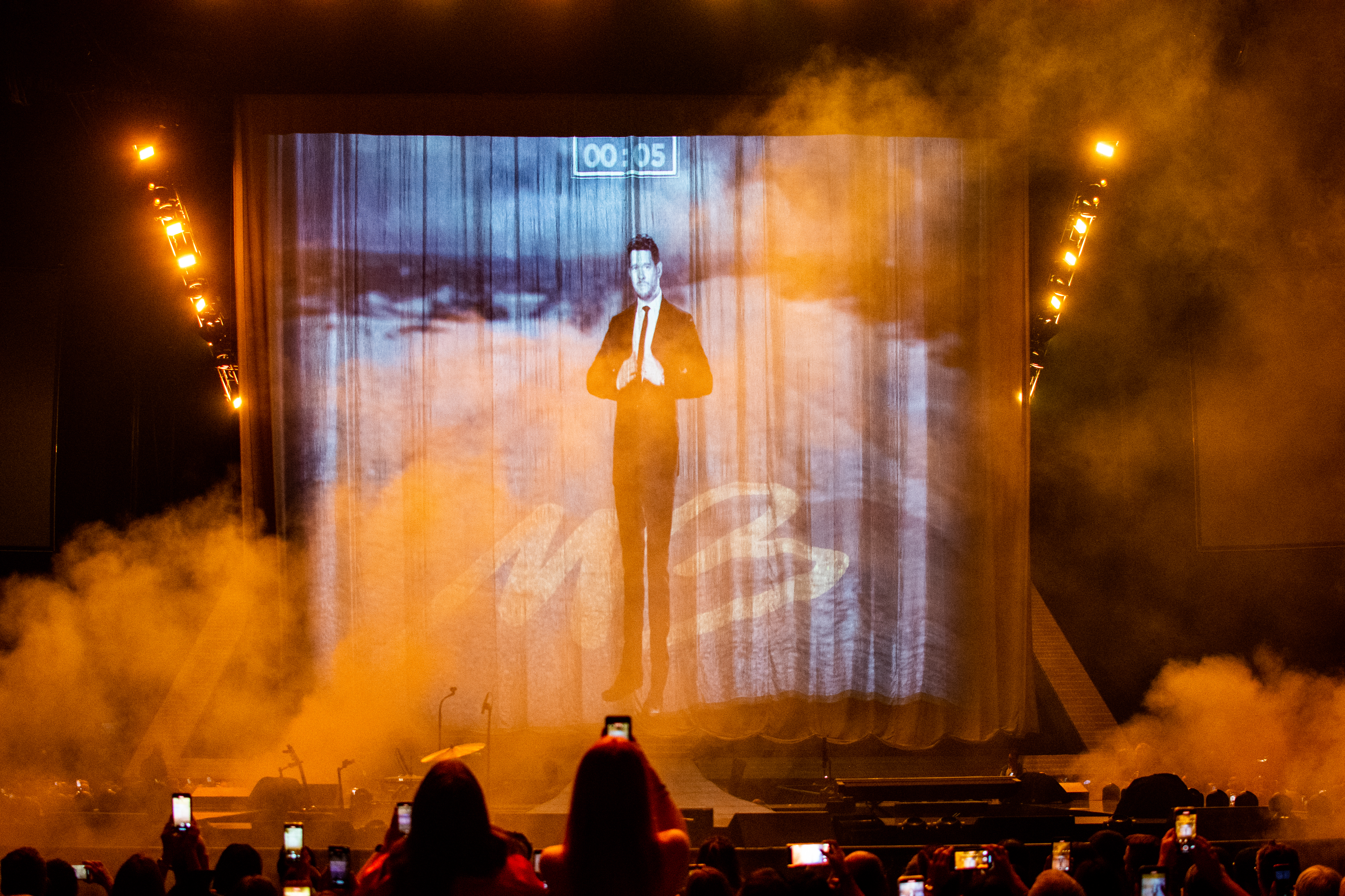 Michael Bublé performing at Rogers Arena, Vancouver - concert photography by Michael Caswell