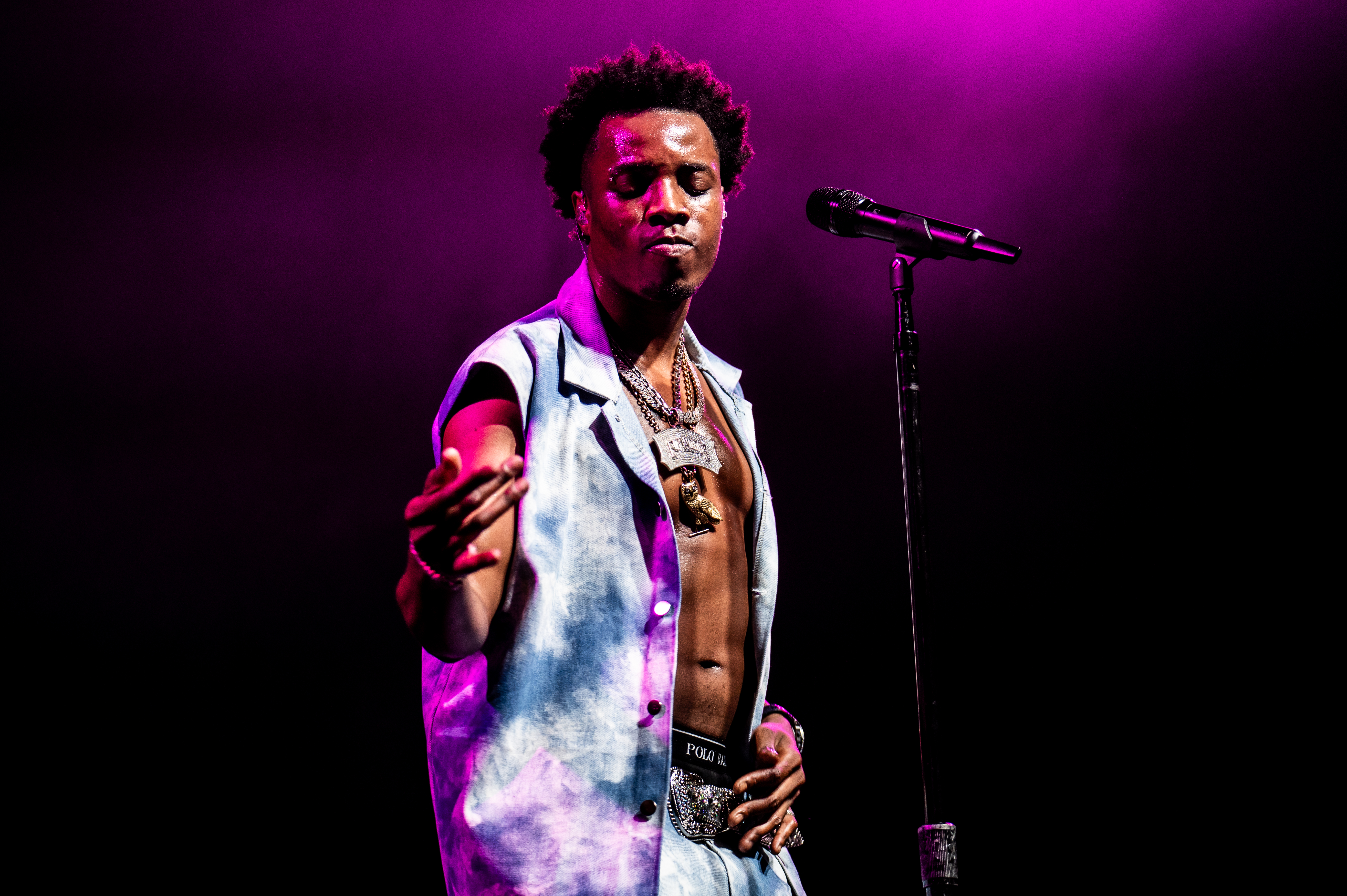 Roy Woods performing at PNE Forum, Vancouver - concert photography by Michael Caswell