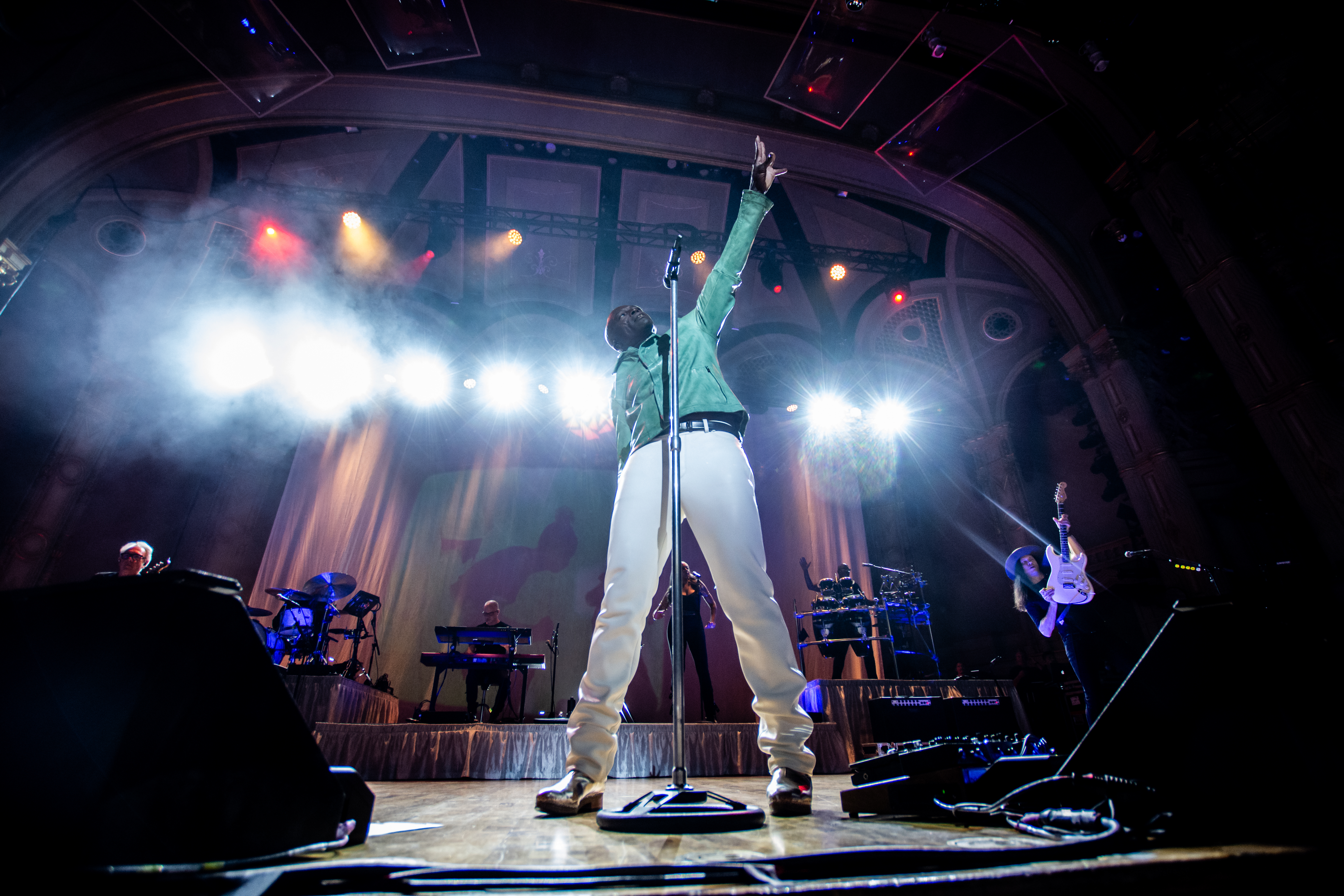 Seal performing at Orpheum Theatre, Vancouver - concert photography by Michael Caswell