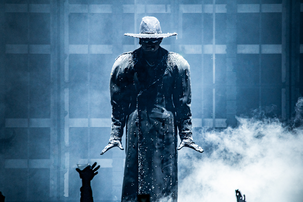 Usher performing at Rogers Arena, Vancouver - concert photography by Michael Caswell
