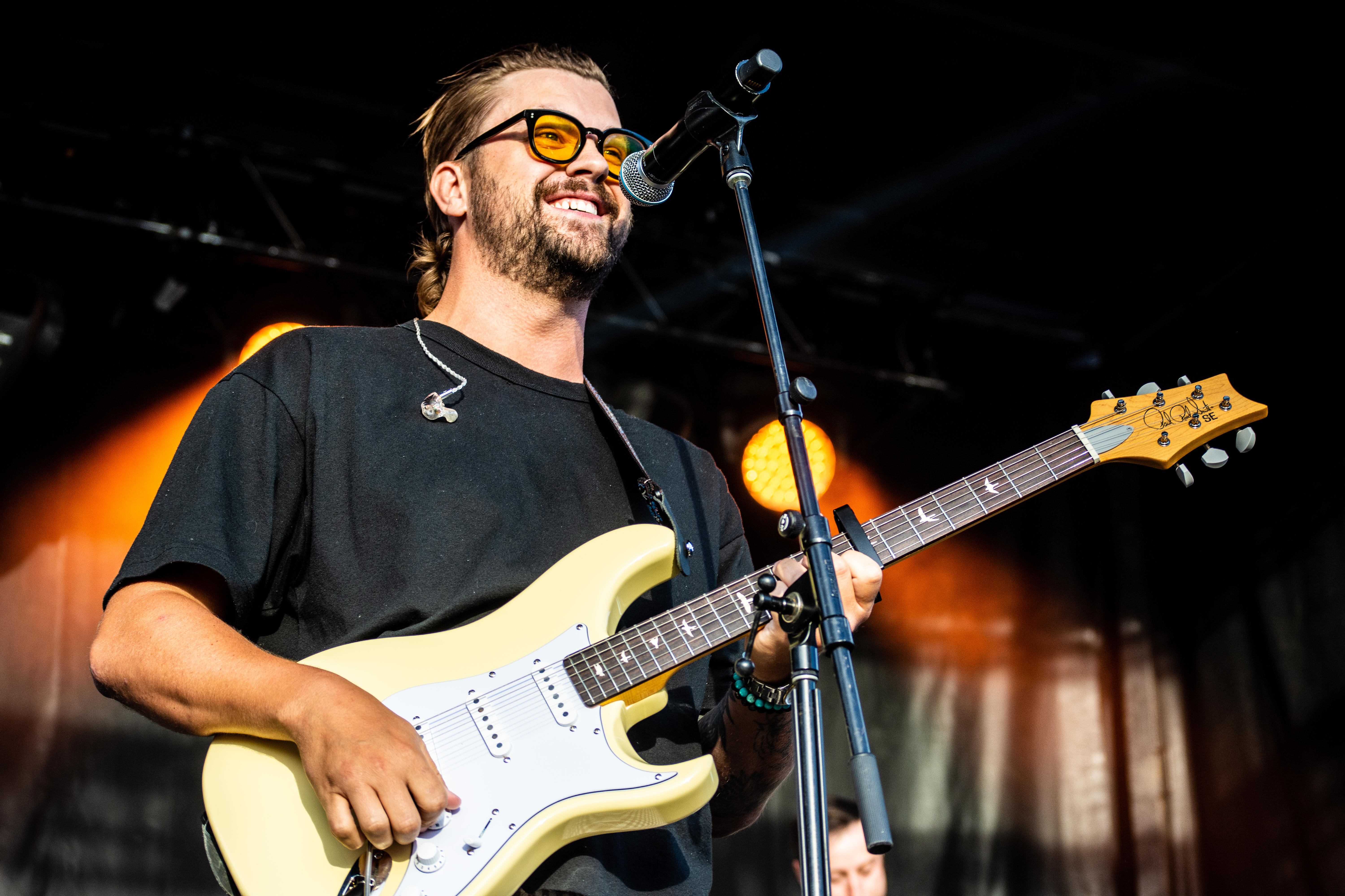 Virginia To Vegas performing at Ambleside Music Festival, Vancouver - concert photography by Michael Caswell