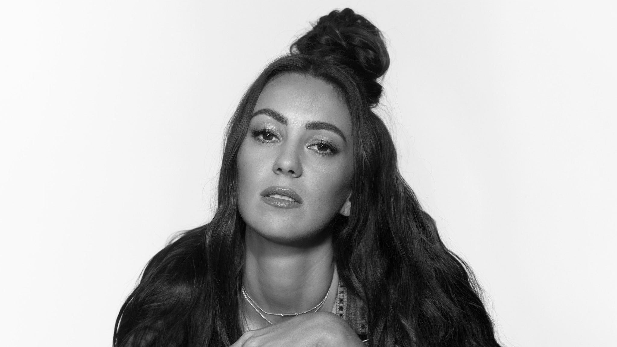 Amy Shark Can I Shower At Yours SCENE IN THE DARK