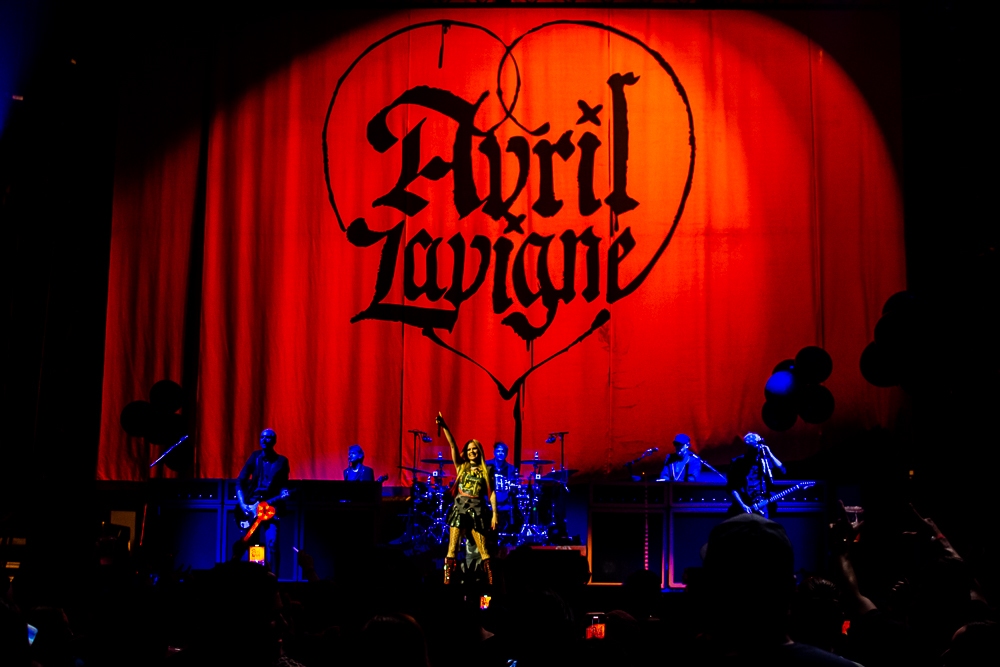 Photos Avril Lavigne Rogers Arena Jul 23 2022 SCENE IN THE DARK