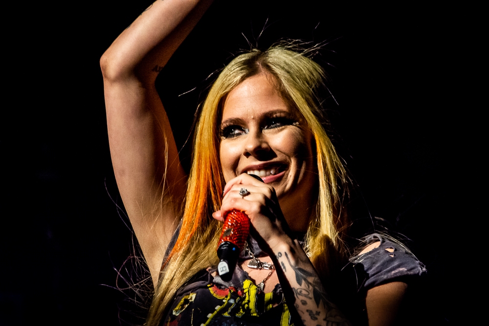 Photos Avril Lavigne Rogers Arena Jul 23 2022 SCENE IN THE DARK